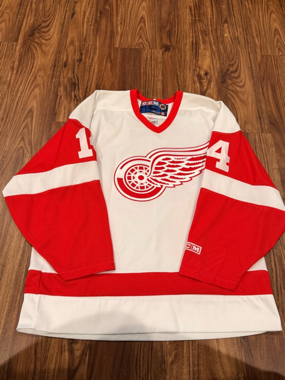 Vintage 90s CCM NHL
Detroit Red Wings Brendan Shanahan 14 Hockey Jersey Large